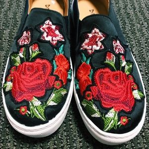 Beautiful embroidered Joon Rose sneakers